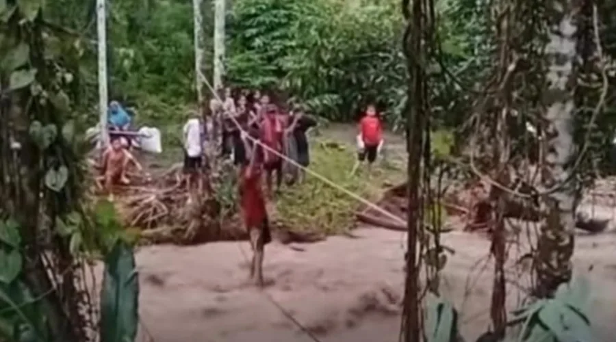 Fakta di Balik Video Warga Terjebak Banjir, Camat Teluk Betung Timur Beri Klarifikasi, Sumber: KBNI NEWS